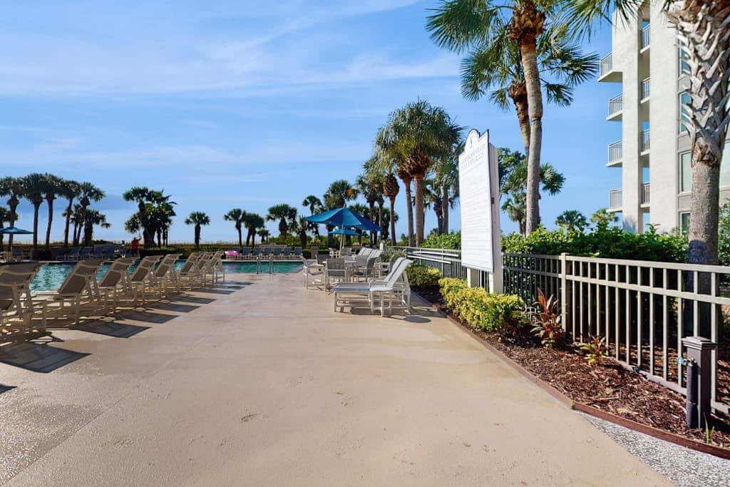 Direct Ocean View Condo with balcony, pools, hot tub, boardwalk to beach