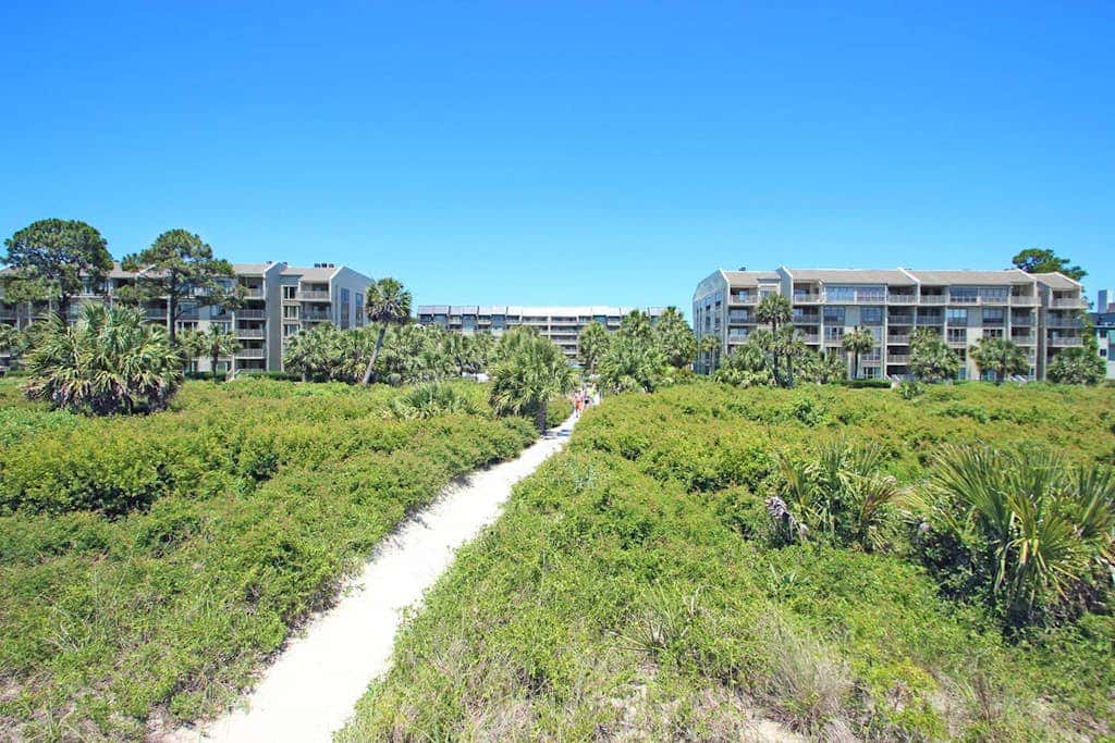 Direct Ocean View Condo with balcony, pools, hot tub, boardwalk to beach