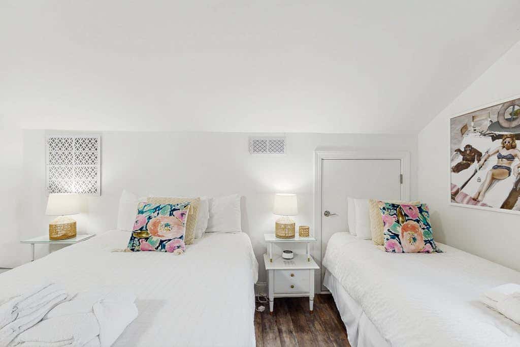 Cheerful condo with shared pool, close to beach, golf, tennis and shopping