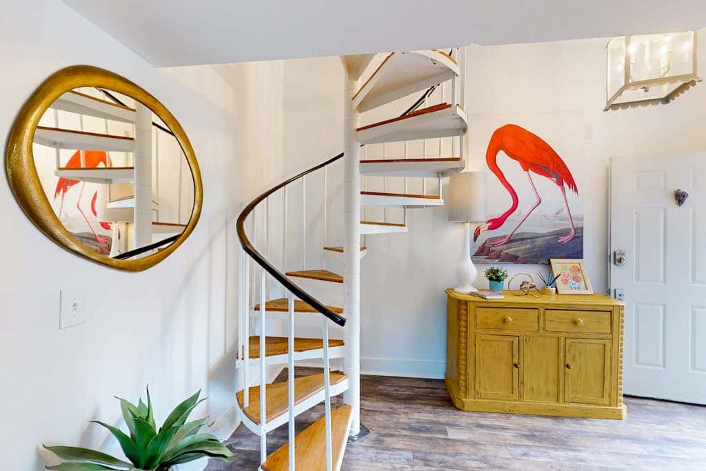 Cheerful condo with shared pool, close to beach, golf, tennis and shopping