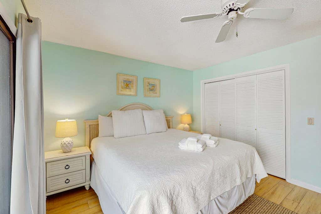 Shipyard Condo next to pool, near tennis, beach and restaurants