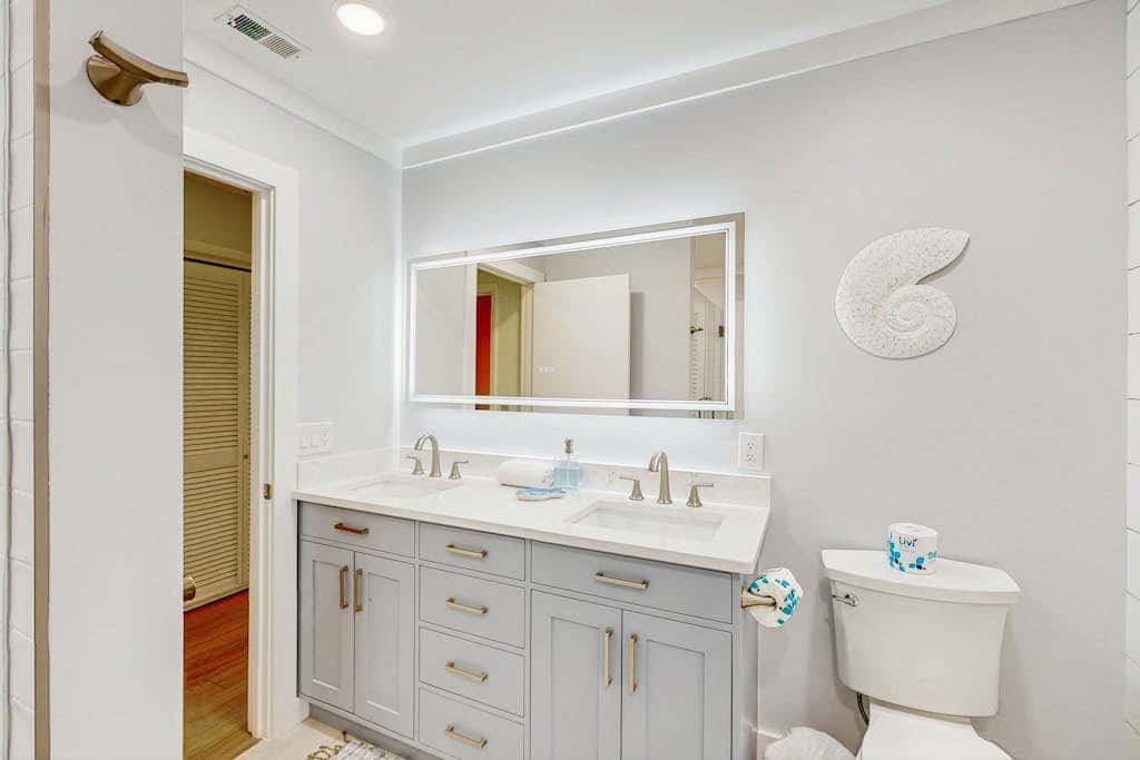 Shipyard Condo next to pool, near tennis, beach and restaurants