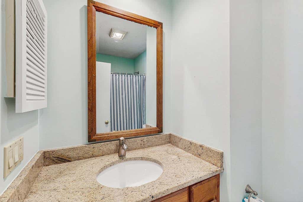 Shipyard Condo next to pool, near tennis, beach and restaurants