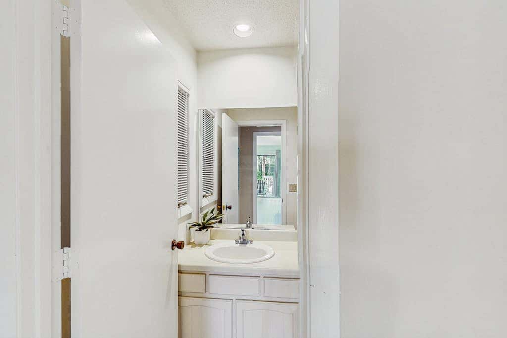 Shipyard Condo next to pool, near tennis, beach and restaurants