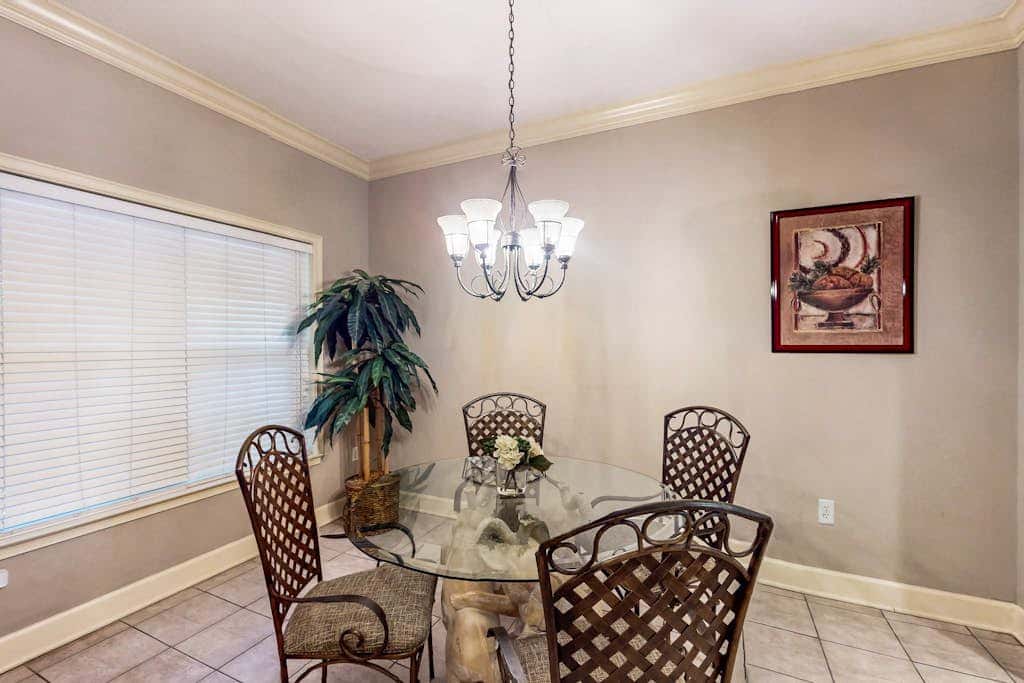 Lovely villa with balcony, rooftop pool, hot tub, & parking - 1 block to beach