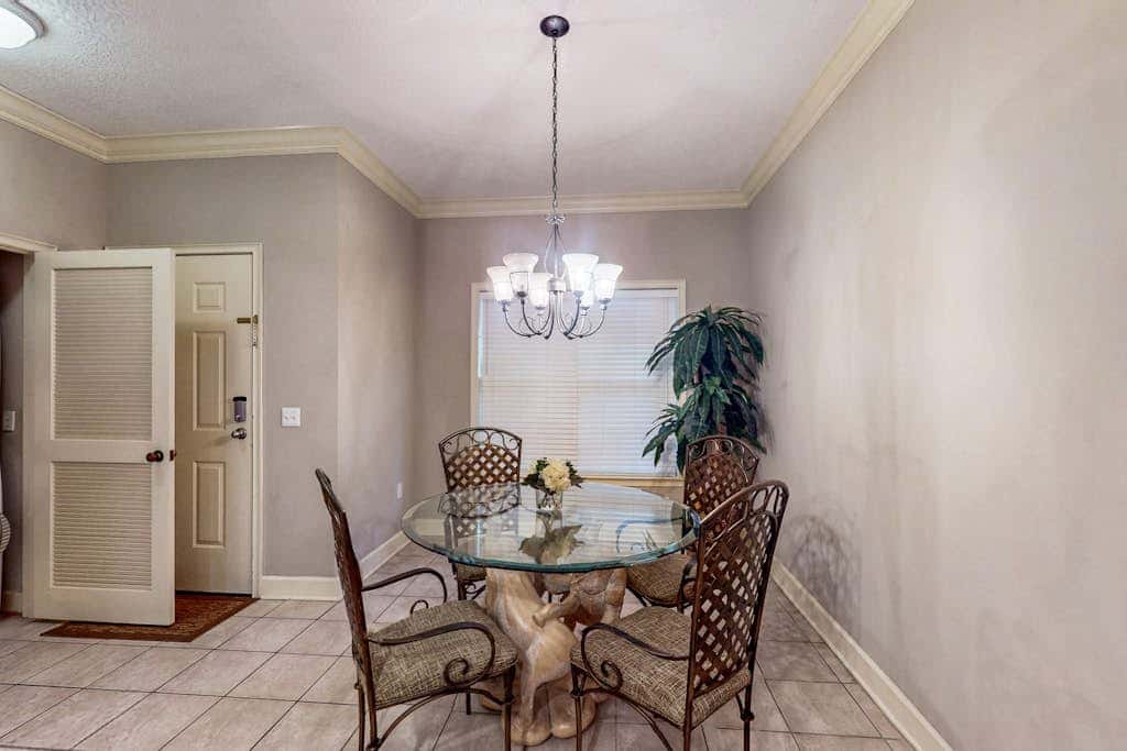 Lovely villa with balcony, rooftop pool, hot tub, & parking - 1 block to beach
