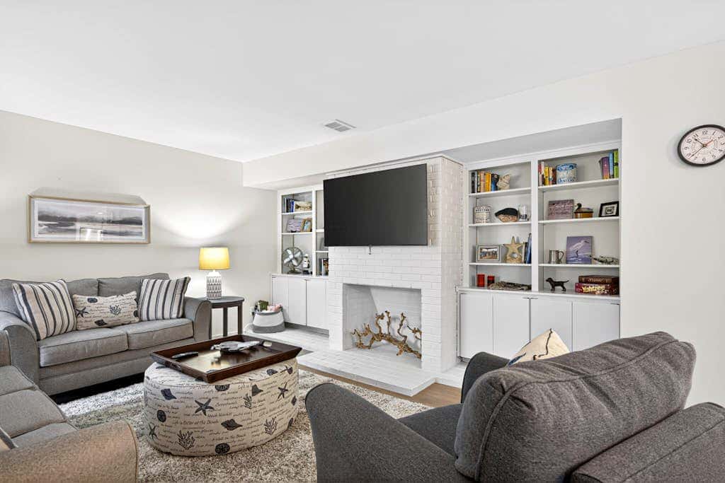 Charming Townhome with Golf Course View,On-site Pool and Short Walk to Beach!