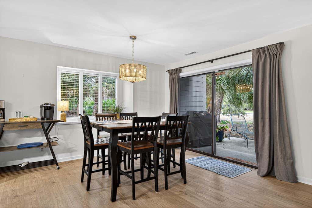 Charming Townhome with Golf Course View,On-site Pool and Short Walk to Beach!