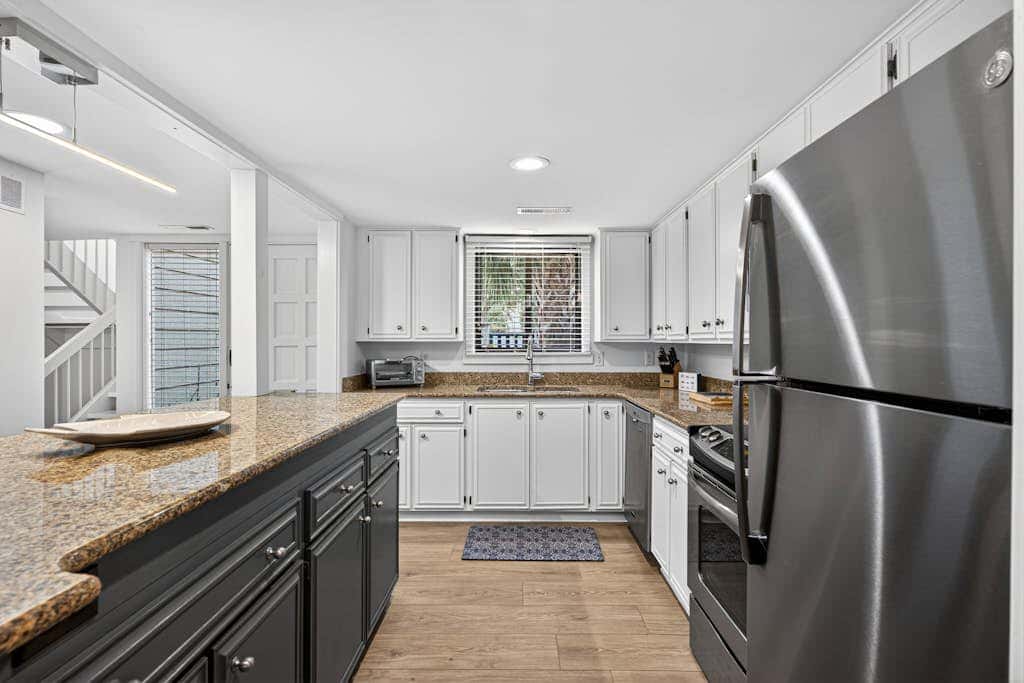 Charming Townhome with Golf Course View,On-site Pool and Short Walk to Beach!