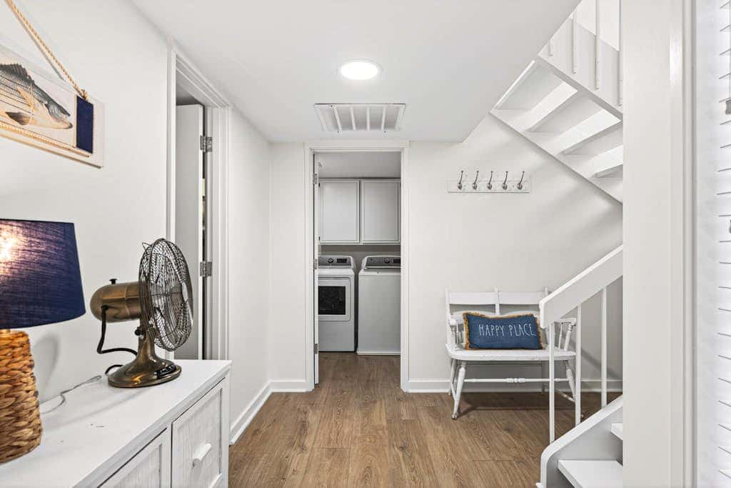 Charming Townhome with Golf Course View,On-site Pool and Short Walk to Beach!