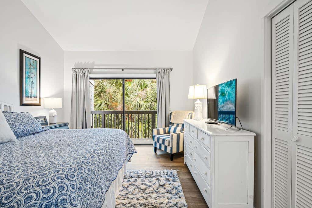 Charming Townhome with Golf Course View,On-site Pool and Short Walk to Beach!