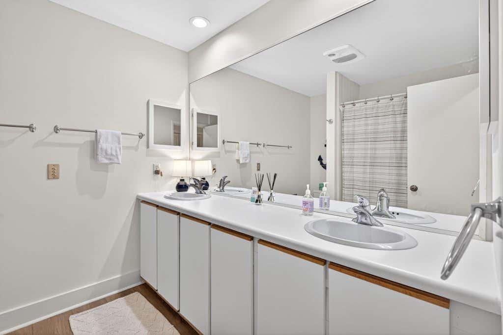 Charming Townhome with Golf Course View,On-site Pool and Short Walk to Beach!