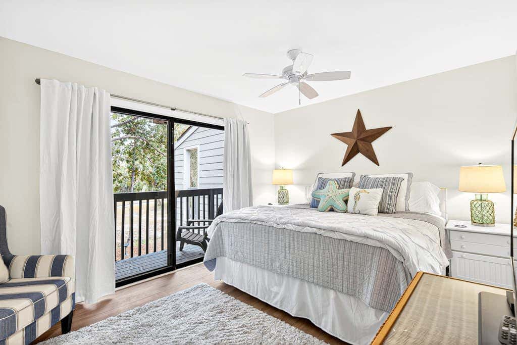 Charming Townhome with Golf Course View,On-site Pool and Short Walk to Beach!
