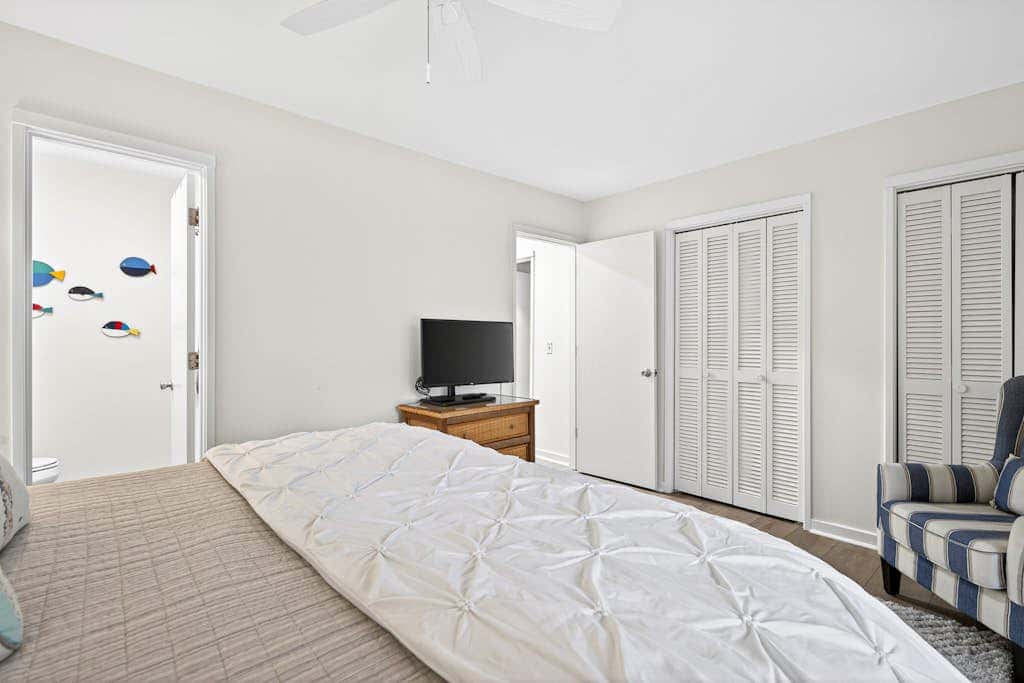 Charming Townhome with Golf Course View,On-site Pool and Short Walk to Beach!