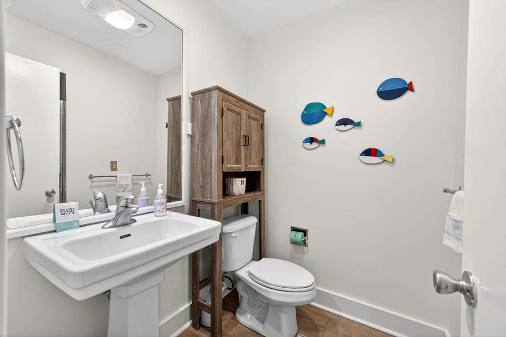 Charming Townhome with Golf Course View,On-site Pool and Short Walk to Beach!