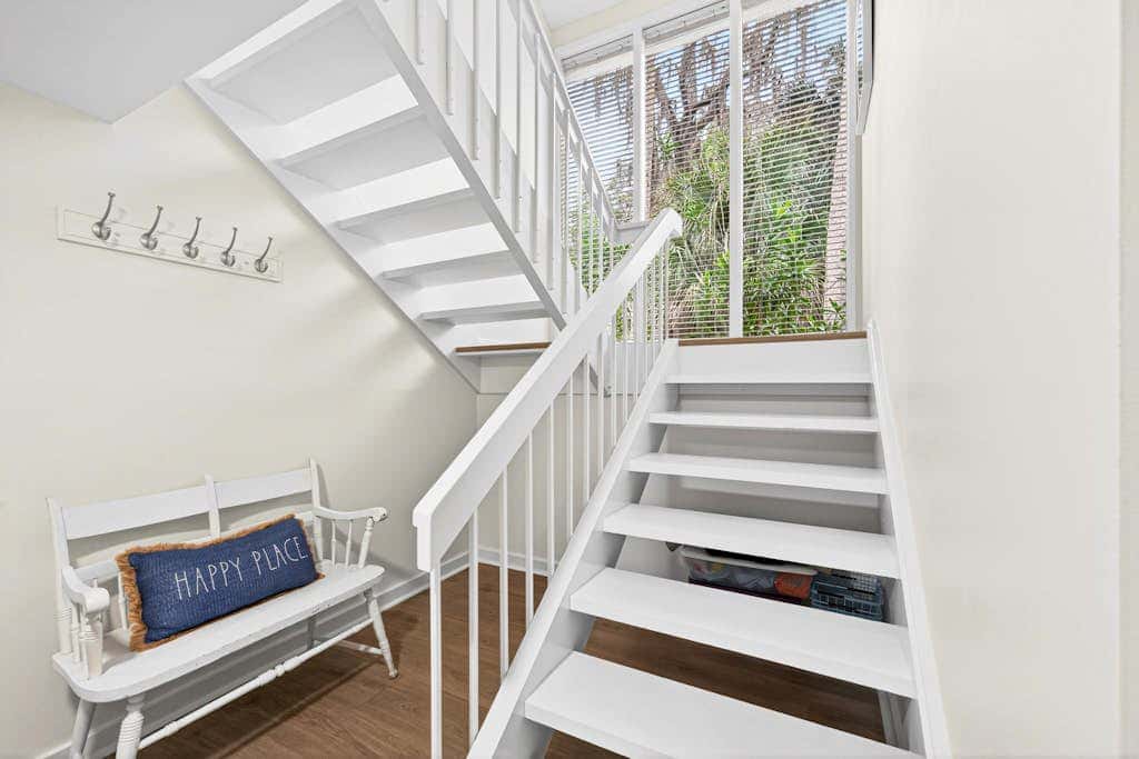 Charming Townhome with Golf Course View,On-site Pool and Short Walk to Beach!