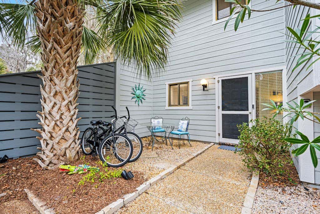Charming Townhome with Golf Course View,On-site Pool and Short Walk to Beach!