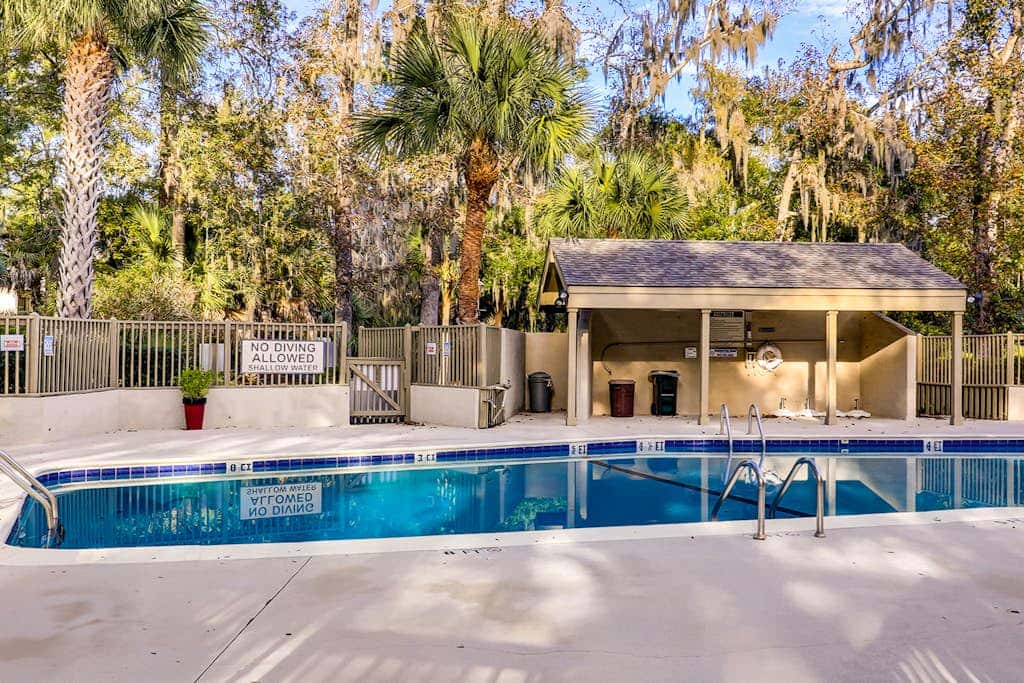 Charming Townhome with Golf Course View,On-site Pool and Short Walk to Beach!