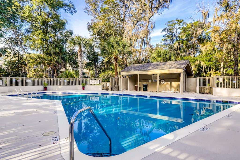 Charming Townhome with Golf Course View,On-site Pool and Short Walk to Beach!