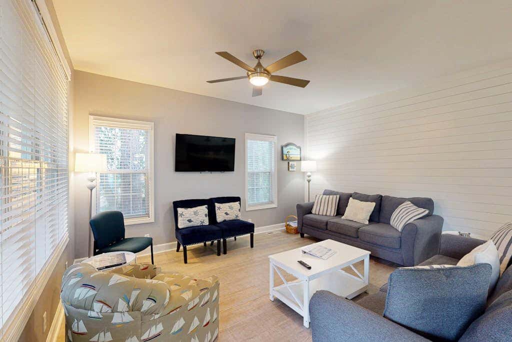 Family Friendly Condo - Across From Islanders Beach Park!
