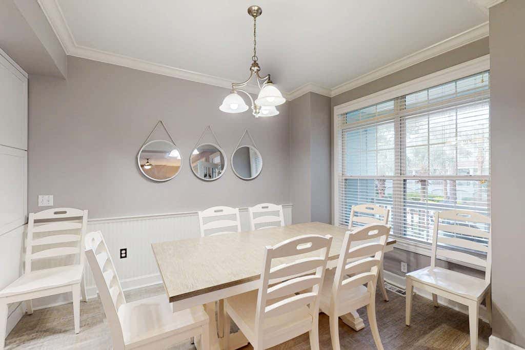Family Friendly Condo - Across From Islanders Beach Park!