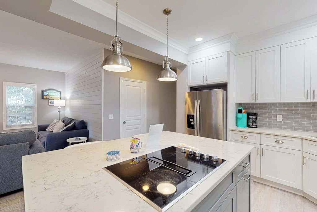 Family Friendly Condo - Across From Islanders Beach Park!