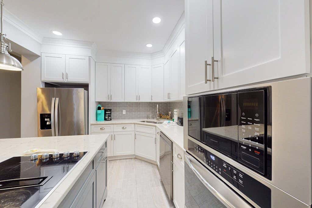Family Friendly Condo - Across From Islanders Beach Park!