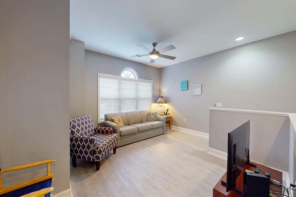 Family Friendly Condo - Across From Islanders Beach Park!