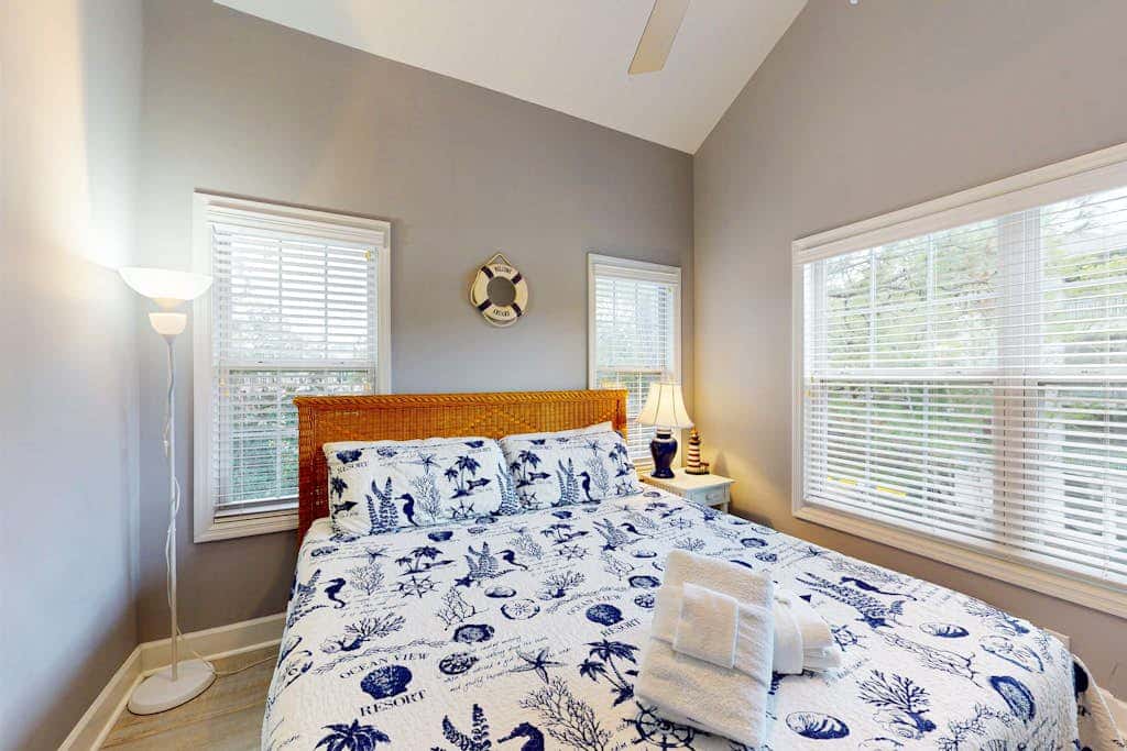Family Friendly Condo - Across From Islanders Beach Park!