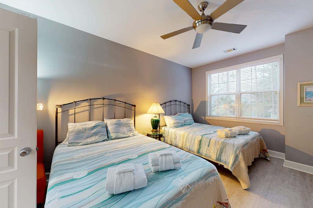 Family Friendly Condo - Across From Islanders Beach Park!