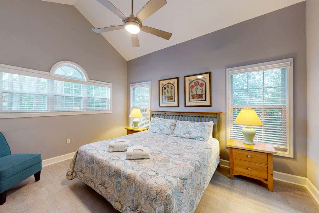Family Friendly Condo - Across From Islanders Beach Park!