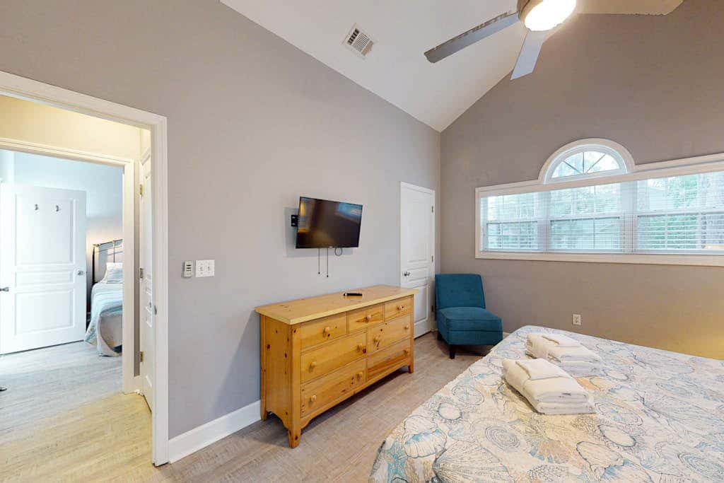 Family Friendly Condo - Across From Islanders Beach Park!