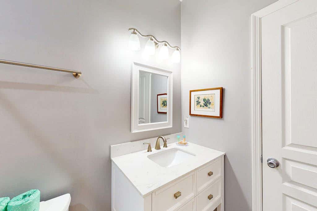 Family Friendly Condo - Across From Islanders Beach Park!