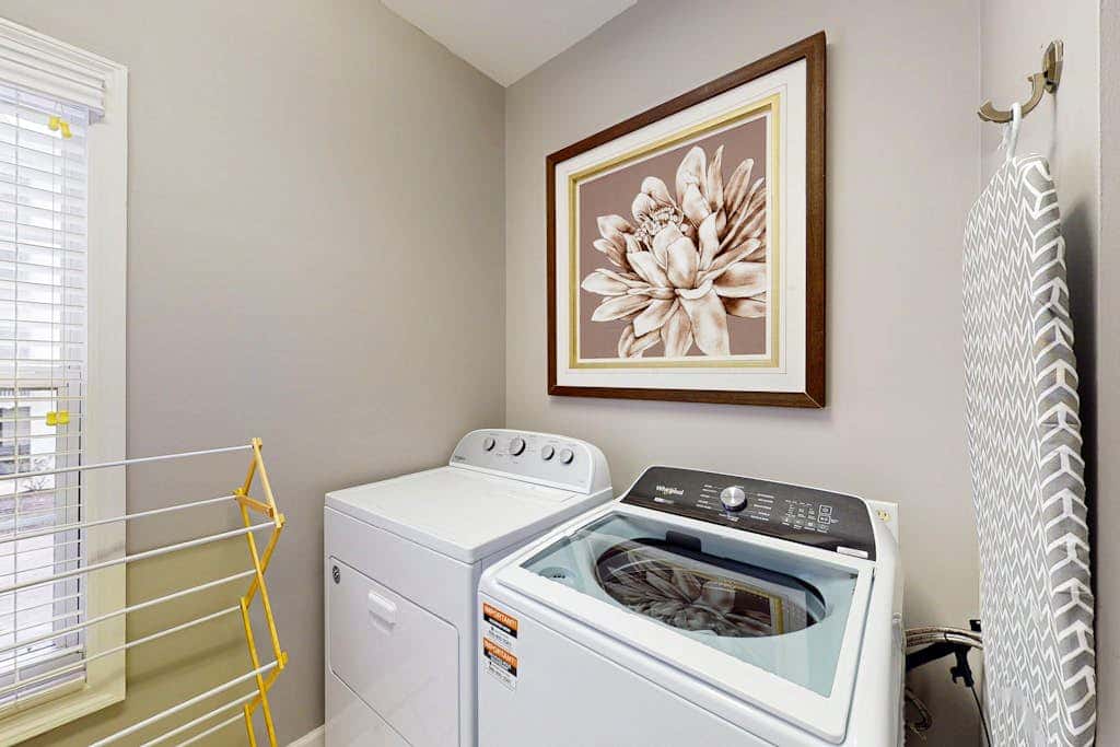 Family Friendly Condo - Across From Islanders Beach Park!