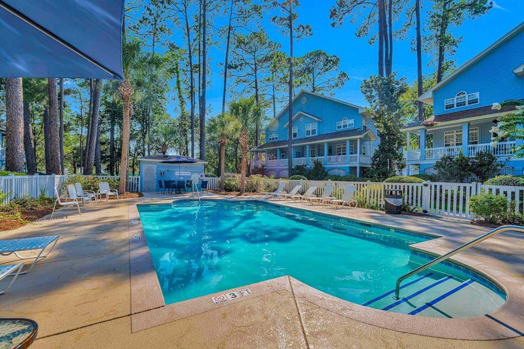 Family Friendly Condo - Across From Islanders Beach Park!