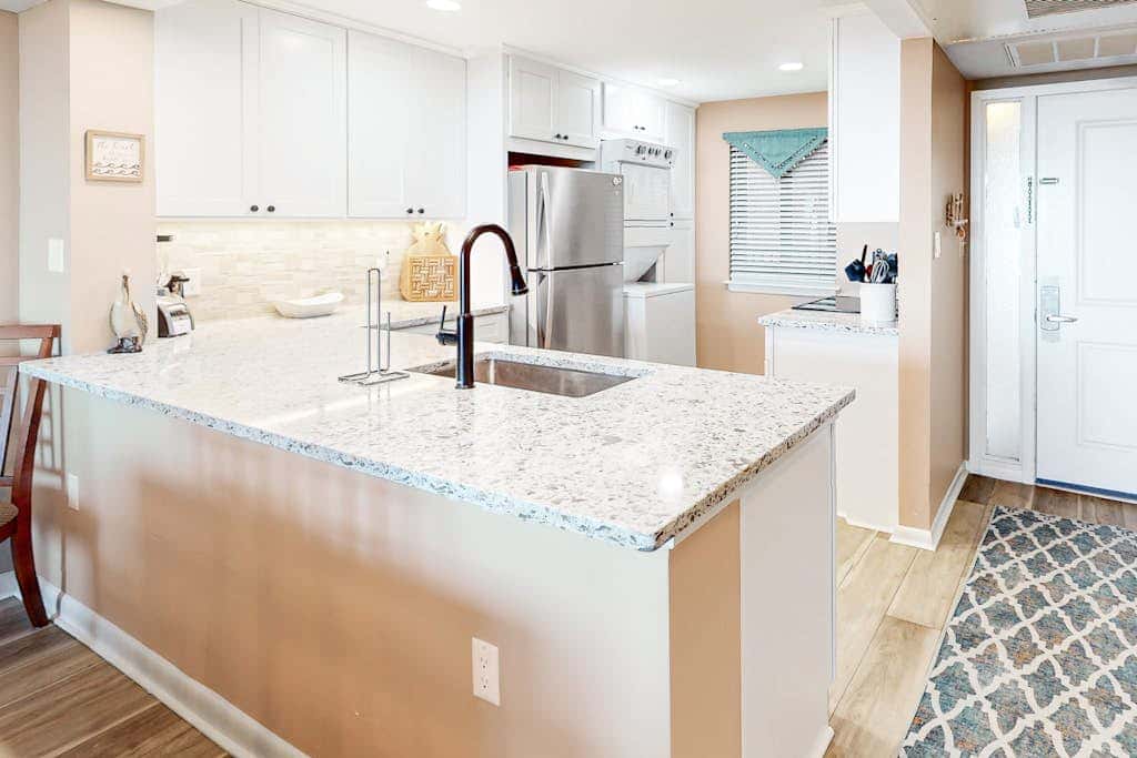 Upgraded condo on waterfront with pool, hot tub, & tennis access - near beach