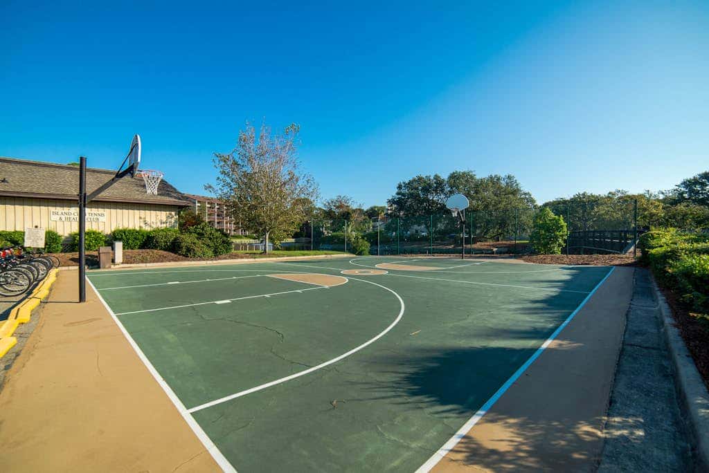 Upgraded condo on waterfront with pool, hot tub, & tennis access - near beach