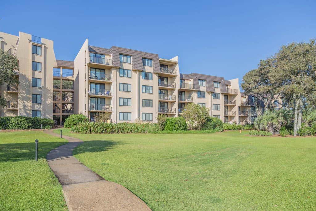 Upgraded condo on waterfront with pool, hot tub, & tennis access - near beach