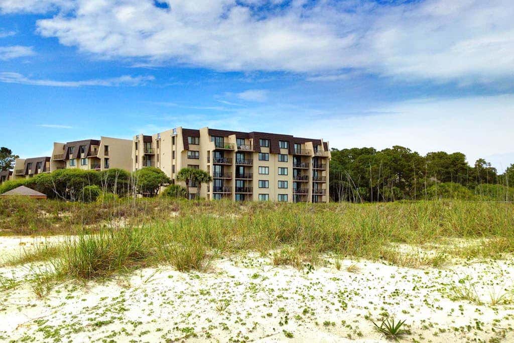 Upgraded condo on waterfront with pool, hot tub, & tennis access - near beach