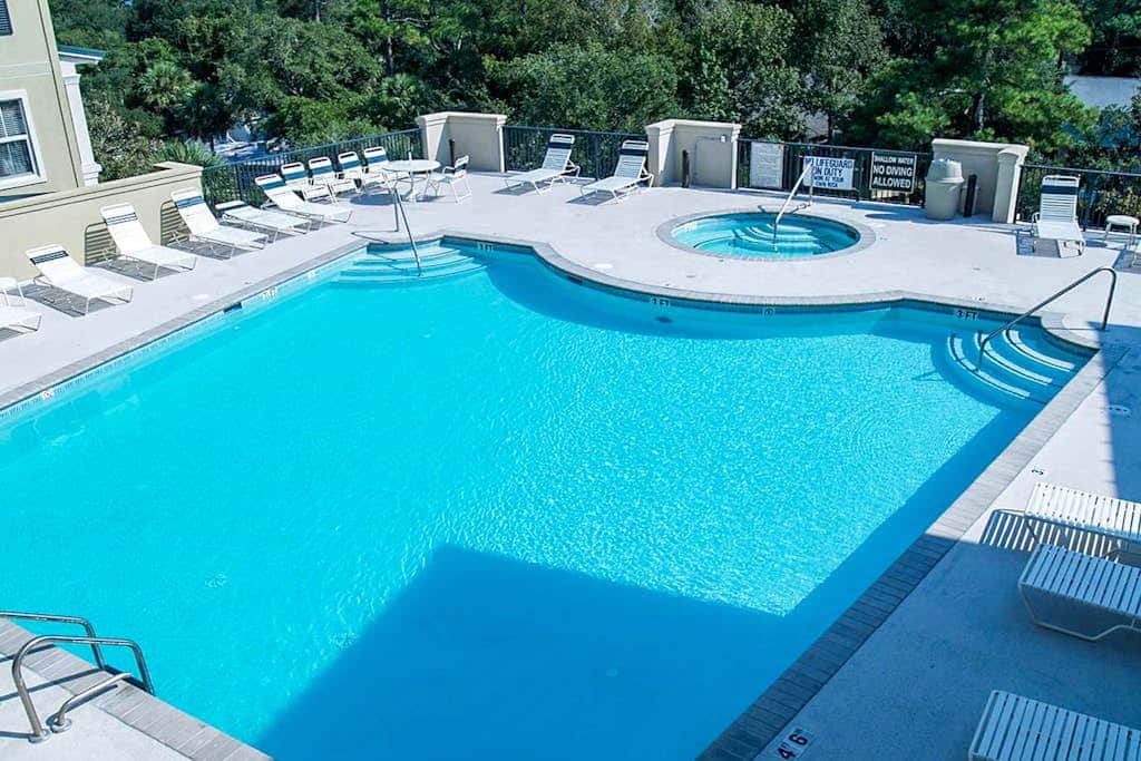 Well-appointed villa with rooftop pool & beach access - 1 block to Coligny Plaza