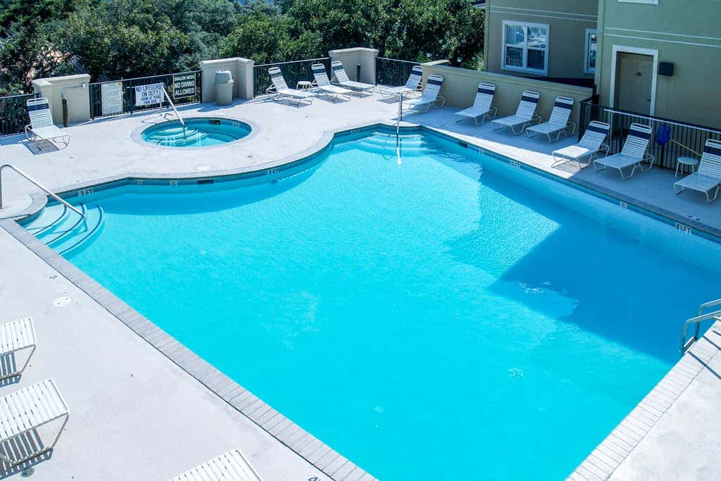 Well-appointed villa with rooftop pool & beach access - 1 block to Coligny Plaza