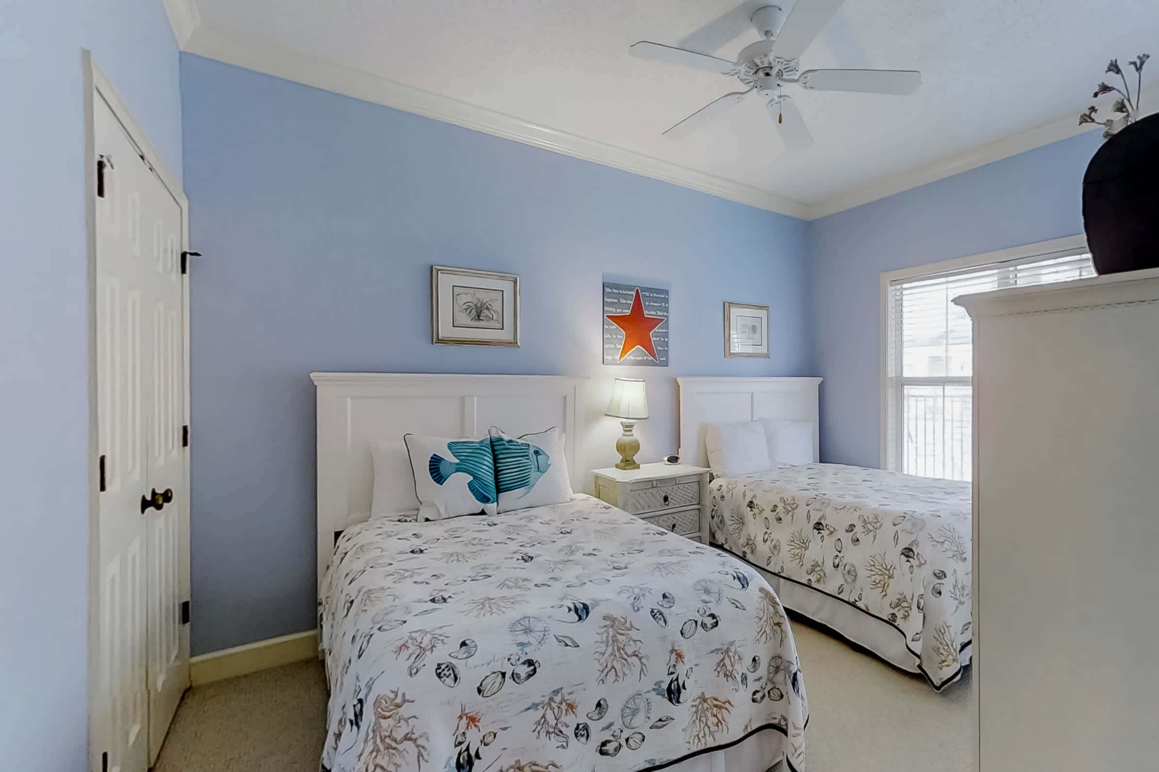 Well-appointed villa with rooftop pool & beach access - 1 block to Coligny Plaza