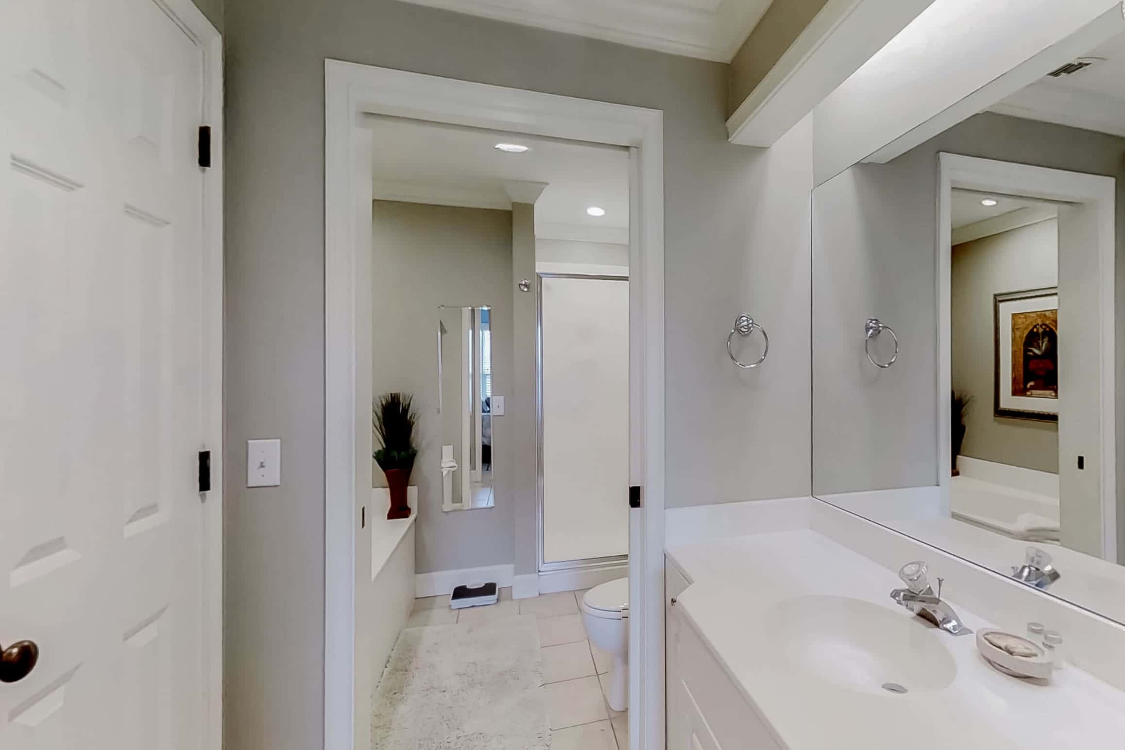 Well-appointed villa with rooftop pool & beach access - 1 block to Coligny Plaza