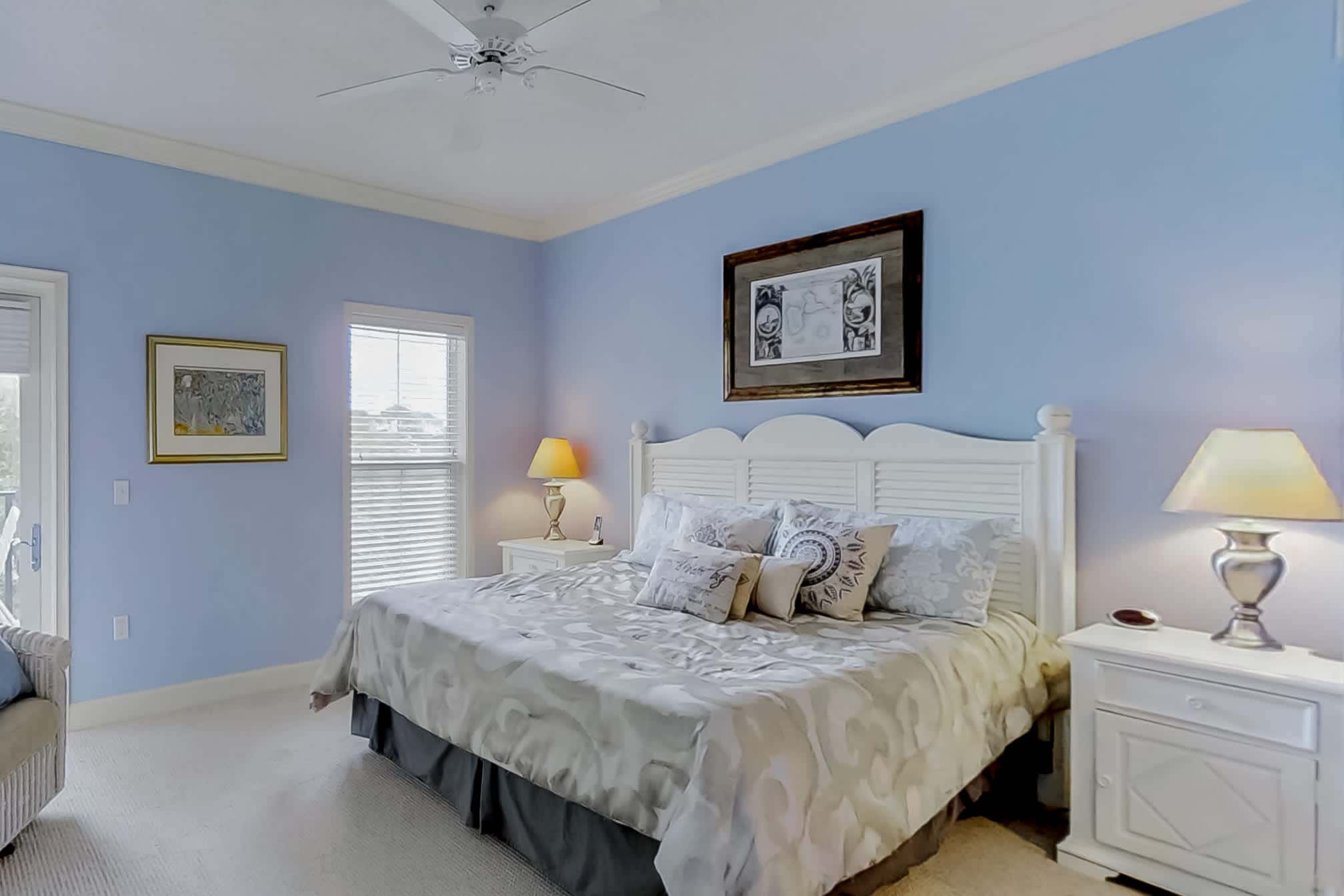Well-appointed villa with rooftop pool & beach access - 1 block to Coligny Plaza