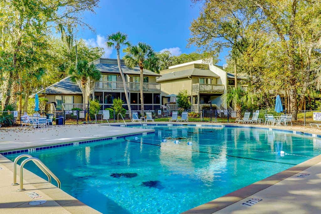 Beautifully remodeled villa with WiFi, inviting porch & balconies walk to beach