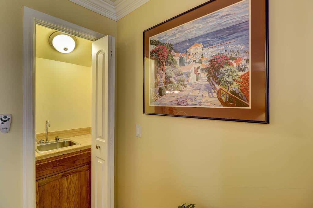 Beautifully remodeled villa with WiFi, inviting porch & balconies walk to beach