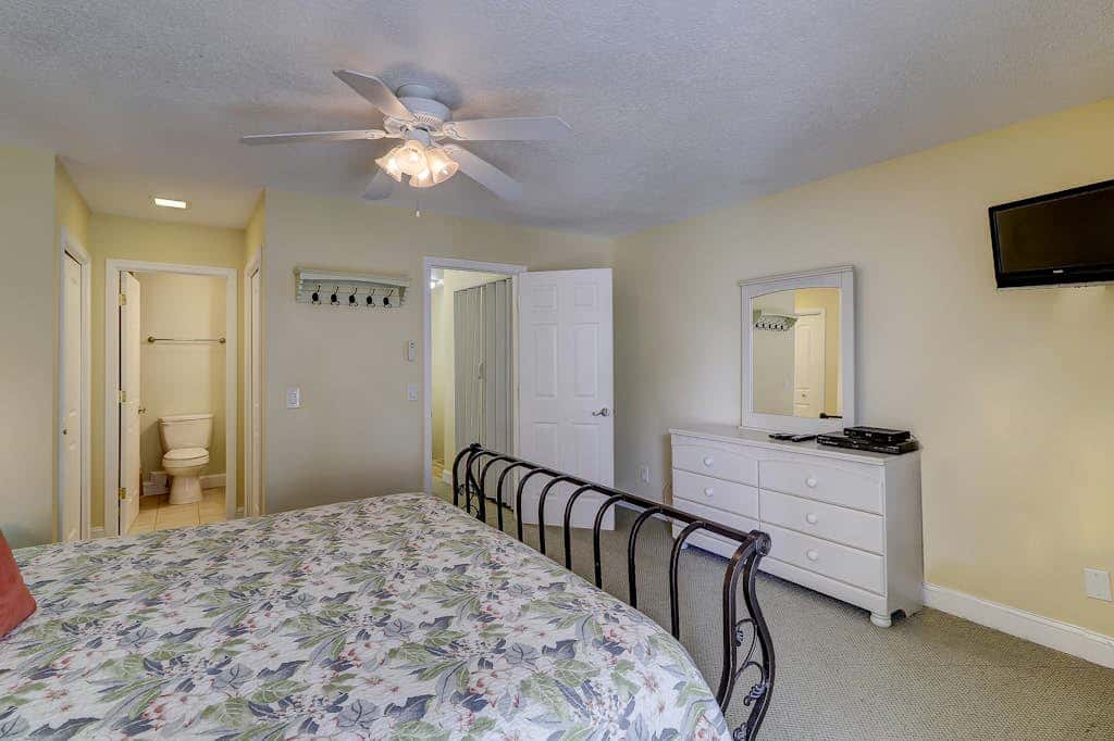Beautifully remodeled villa with WiFi, inviting porch & balconies walk to beach