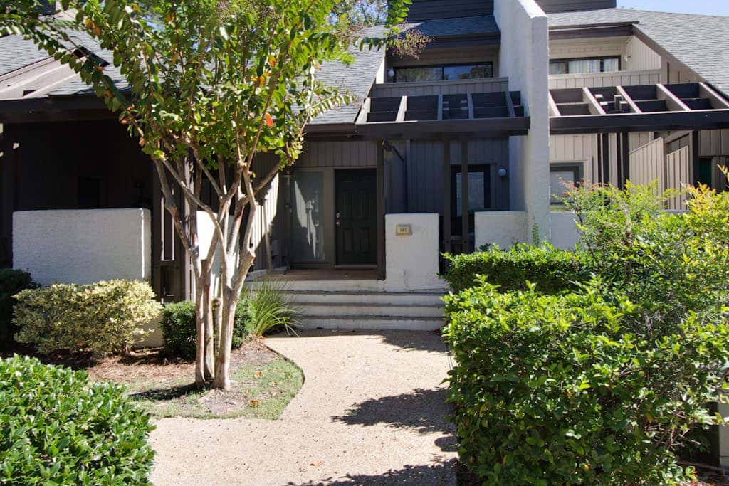 Beautifully remodeled villa with WiFi, inviting porch & balconies walk to beach