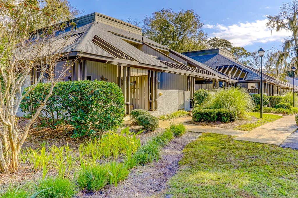 Beautifully remodeled villa with WiFi, inviting porch & balconies walk to beach