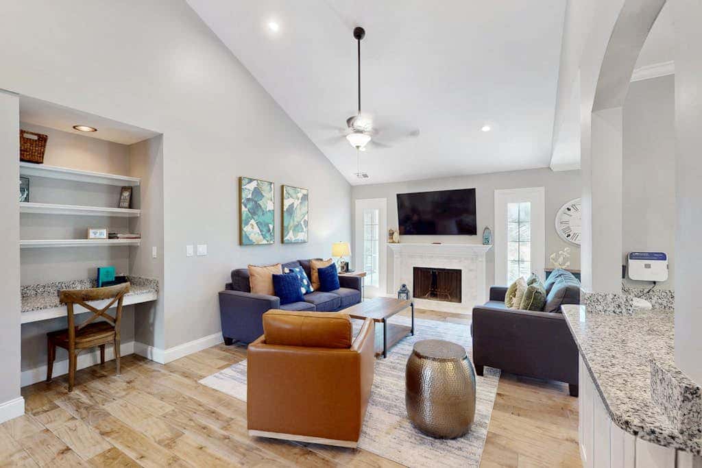 Stunningly remodeled villa with shared pool and golf on-site